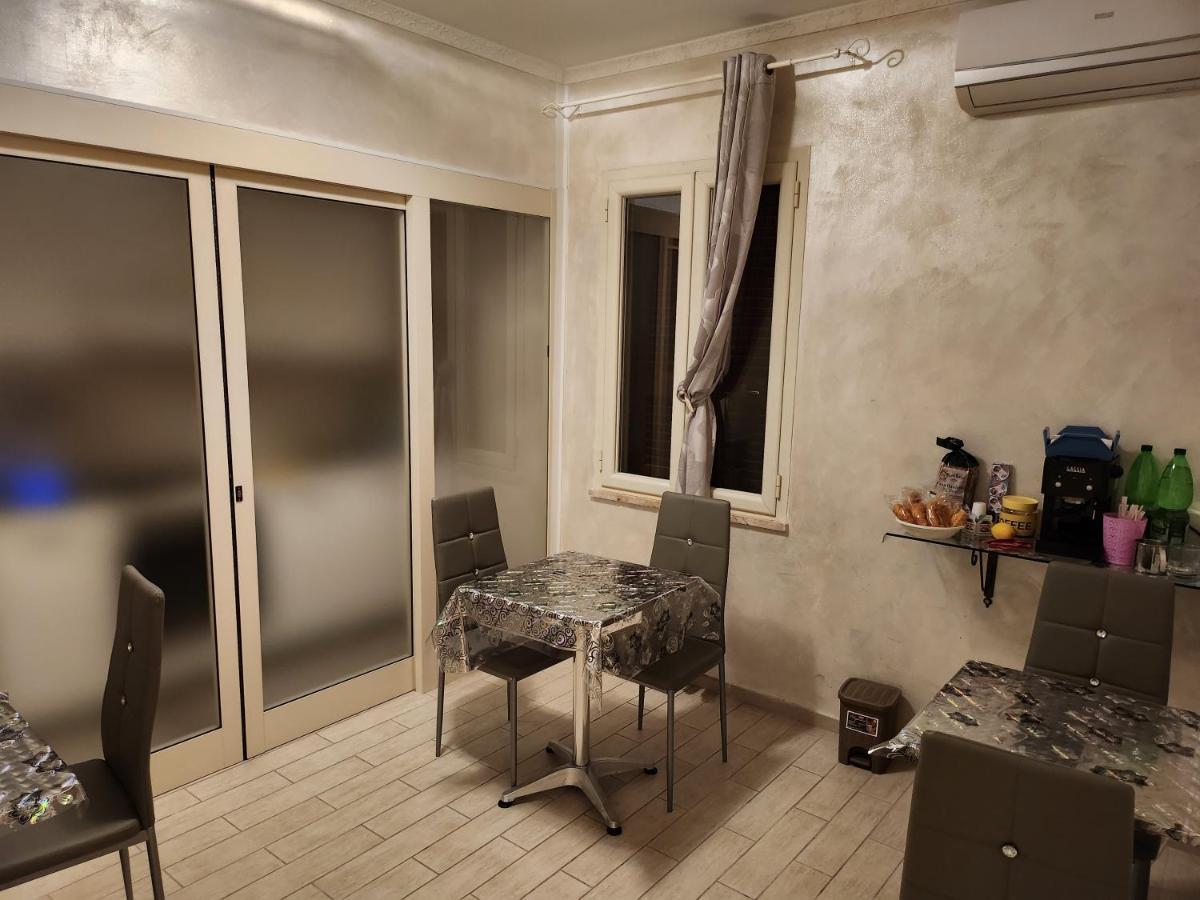 Rosilienza Suites Private Spa, Patio Garden Free Trasfer To & From Airport Fiumicino Dış mekan fotoğraf